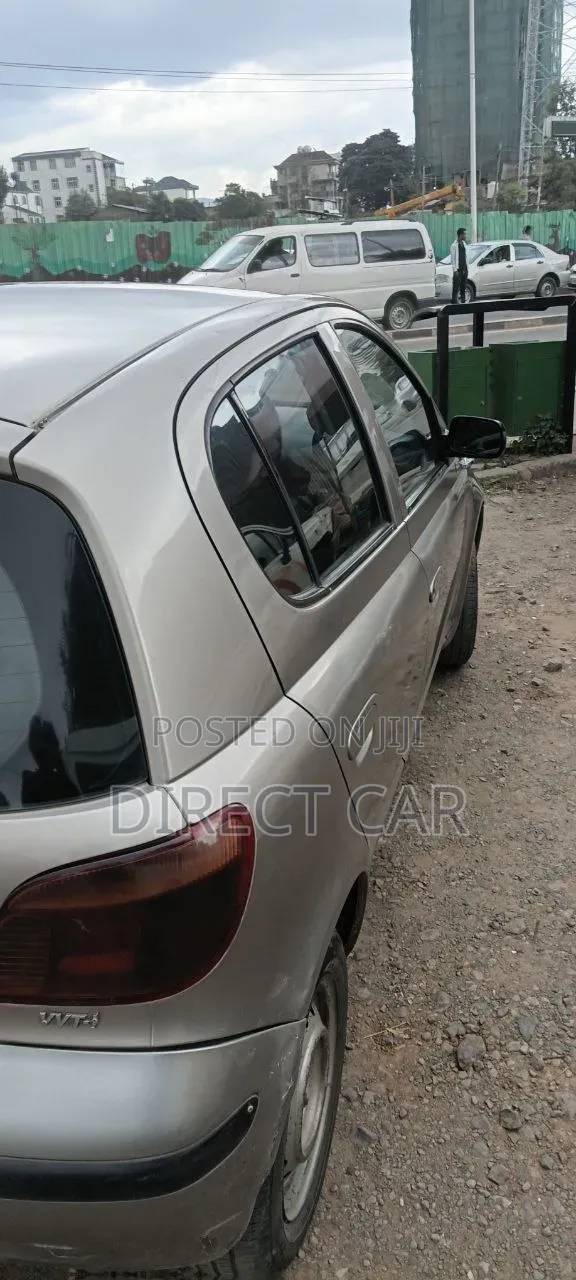 Toyota Vitz 2003 Silver