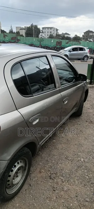 Toyota Vitz 2003 Silver