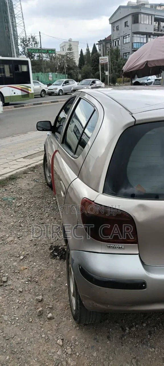 Toyota Vitz 2003 Silver