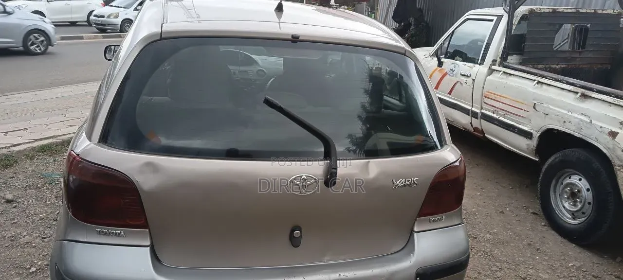 Toyota Vitz 2003 Silver