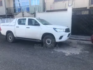 Toyota Hilux 2019 White