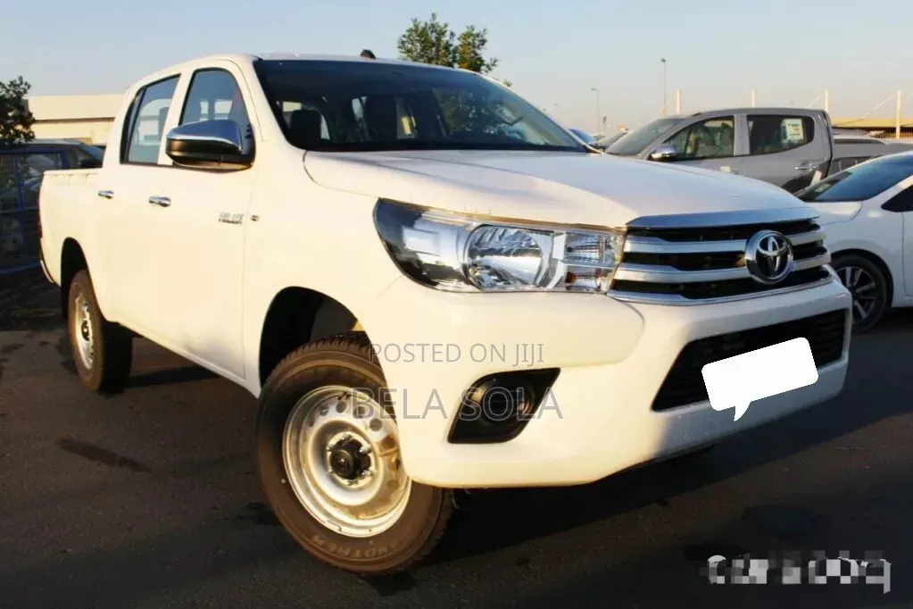 Toyota Hilux 2019 White