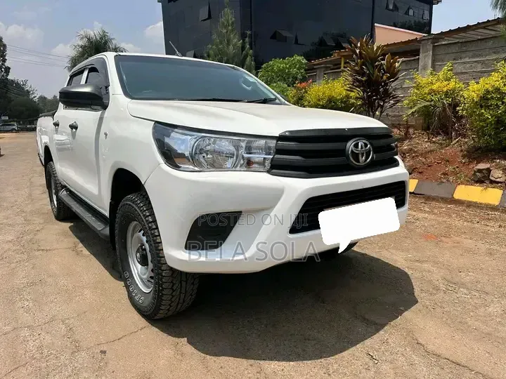 Toyota Hilux 2019 White