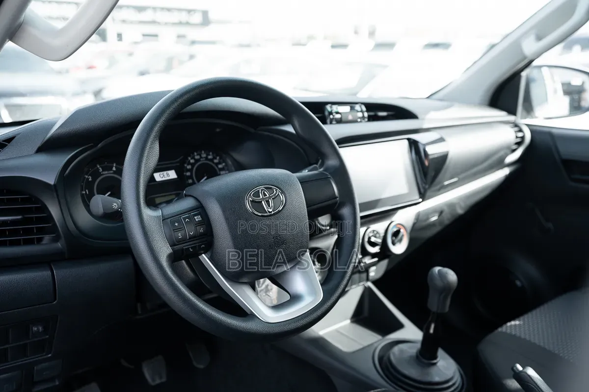 Toyota Hilux 2019 White