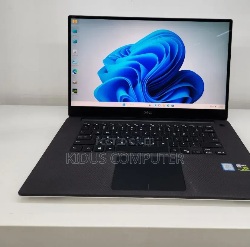 New Laptop Dell XPS 15 16GB Intel Core i7 SSD 512GB