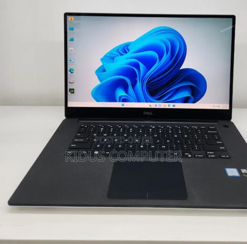 New Laptop Dell XPS 15 16GB Intel Core i7 SSD 512GB