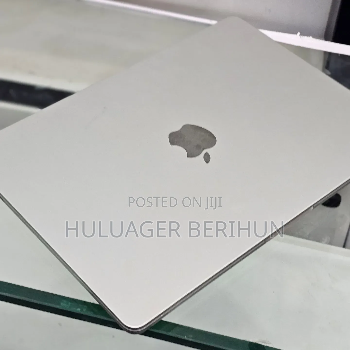 New Laptop Apple MacBook Air 2023 M2 8GB Apple M2 SSD 256GB