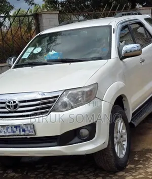 Toyota Fortuner 2012 Off white
