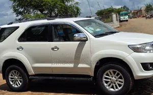 Toyota Fortuner 2012 Off white