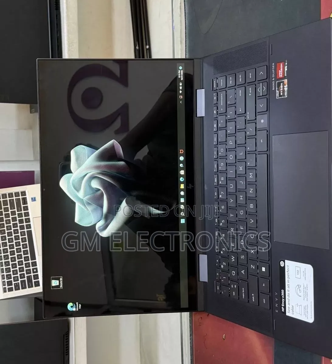New Laptop HP Envy x360 16GB AMD Ryzen 7 SSD 512GB