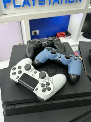 PlayStation 4 Slim - 5games / Can Ps.