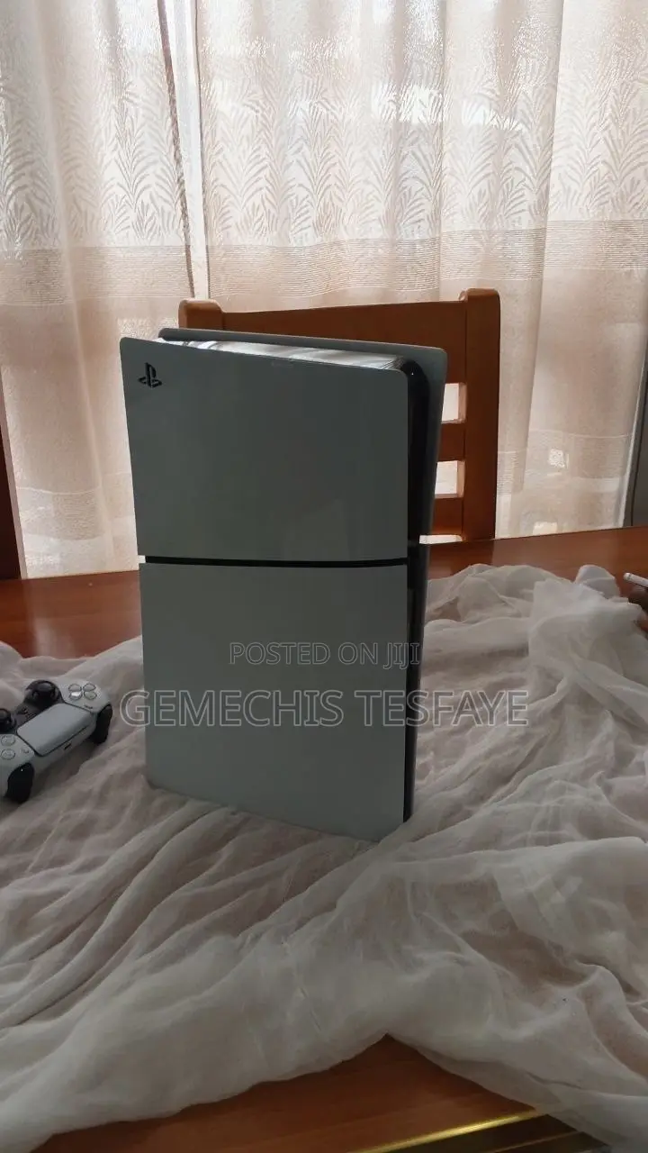 PS5 Slim Console (Disc Version) - 1TB With Controller