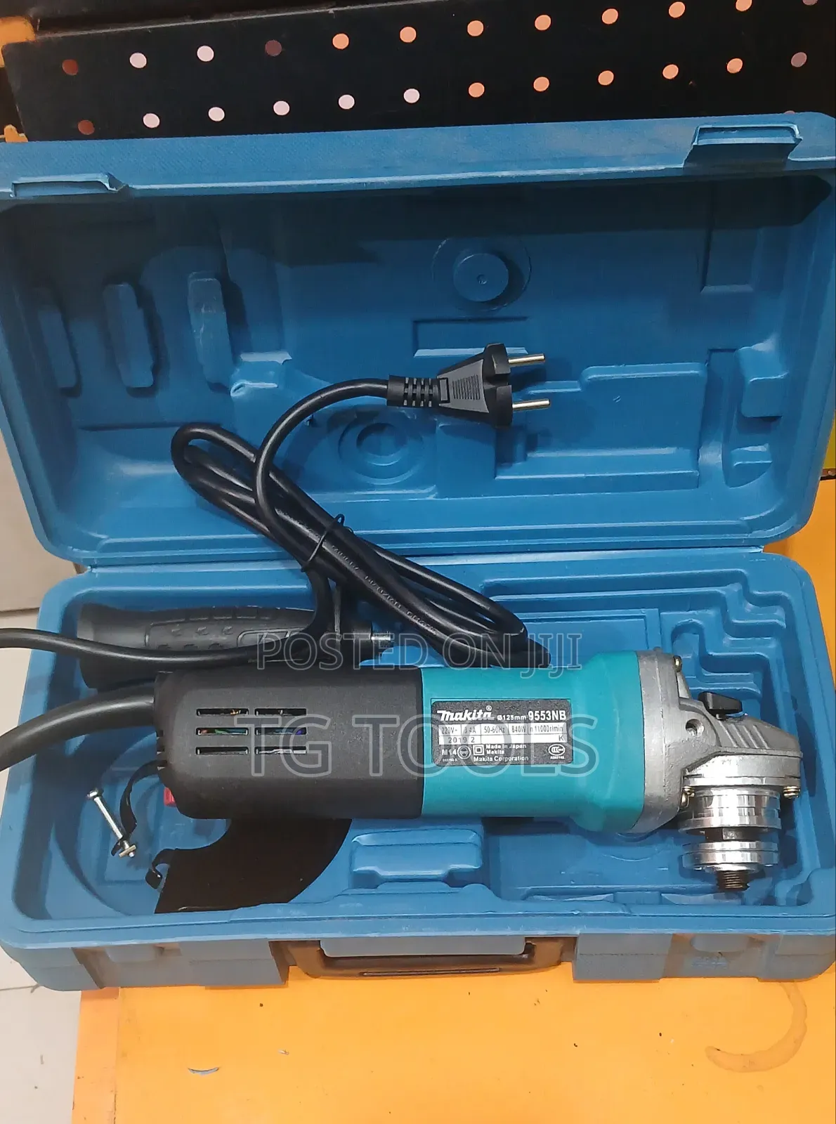 Makita Grinder 840w