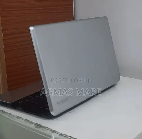 New Laptop Toshiba Satellite C55 8GB Intel Core i3 HDD 500GB