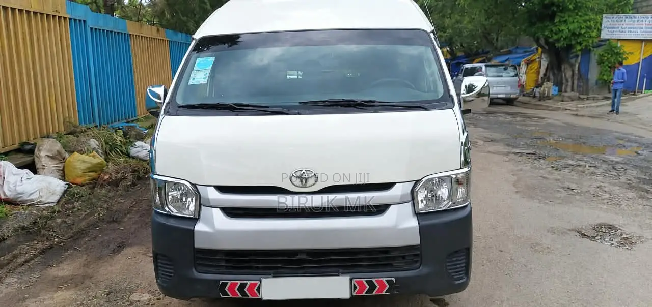 Toyota HiAce 2014 White