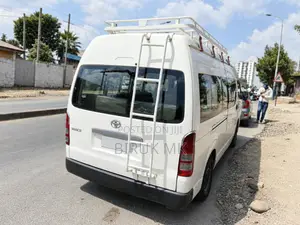 Toyota HiAce 2014 White