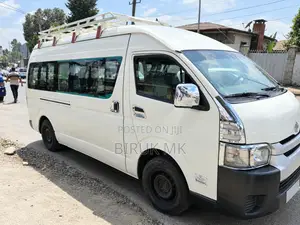 Toyota HiAce 2014 White