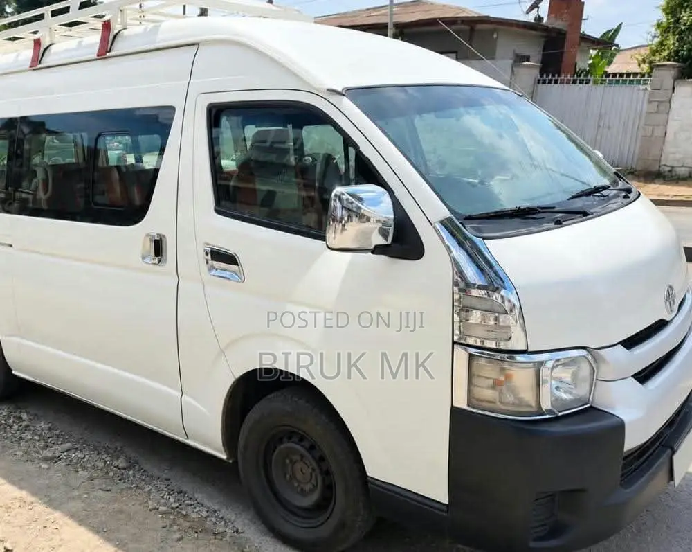 Toyota HiAce 2014 White