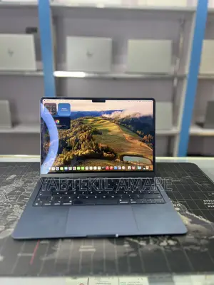 New Laptop Apple MacBook Air 2022 M2 16GB Apple M2 SSD 500GB
