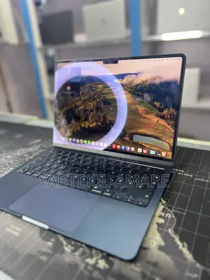 New Laptop Apple MacBook Air 2022 M2 16GB Apple M2 SSD 500GB