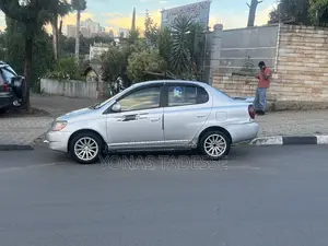 Toyota Platz 2001 Silver