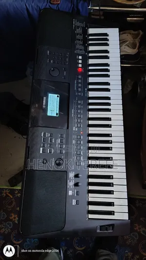 Yamaha E463 Piano Keyboard