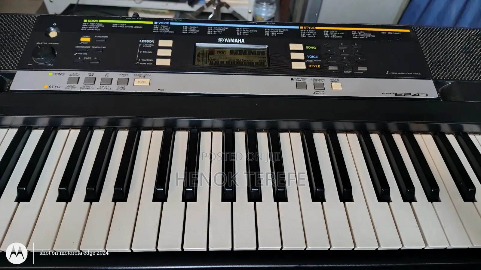 Yamaha Keyboard E243