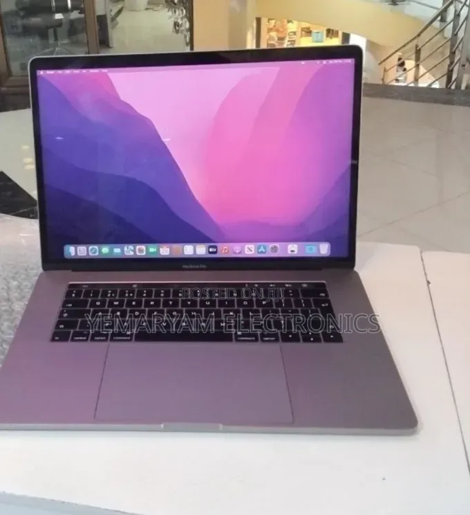 New Laptop Apple MacBook Pro 2019 16GB Intel Core i7 SSD 512GB
