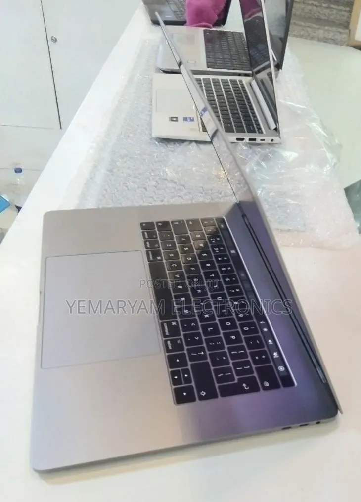 New Laptop Apple MacBook Pro 2019 16GB Intel Core i7 SSD 512GB