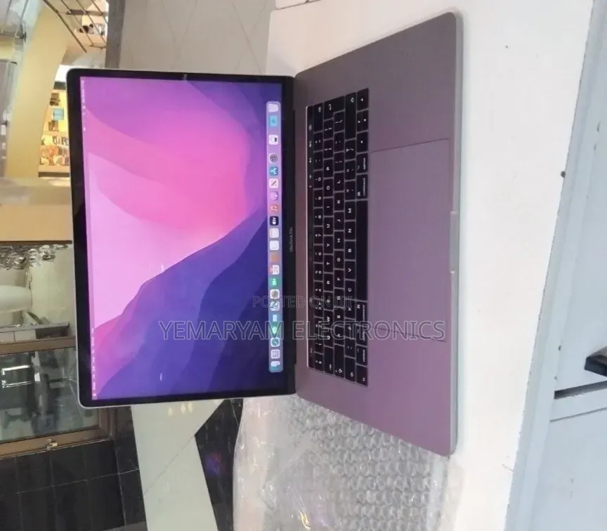 New Laptop Apple MacBook Pro 2019 16GB Intel Core i7 SSD 512GB