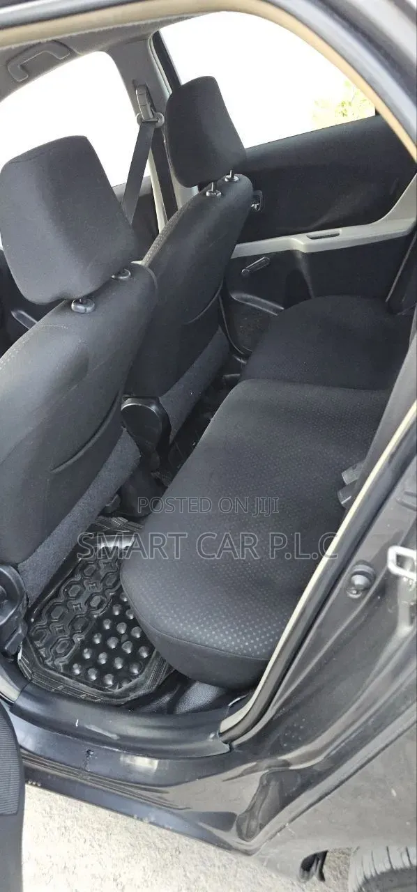 Toyota Yaris Base Hatchback 3dr 2011 Gray