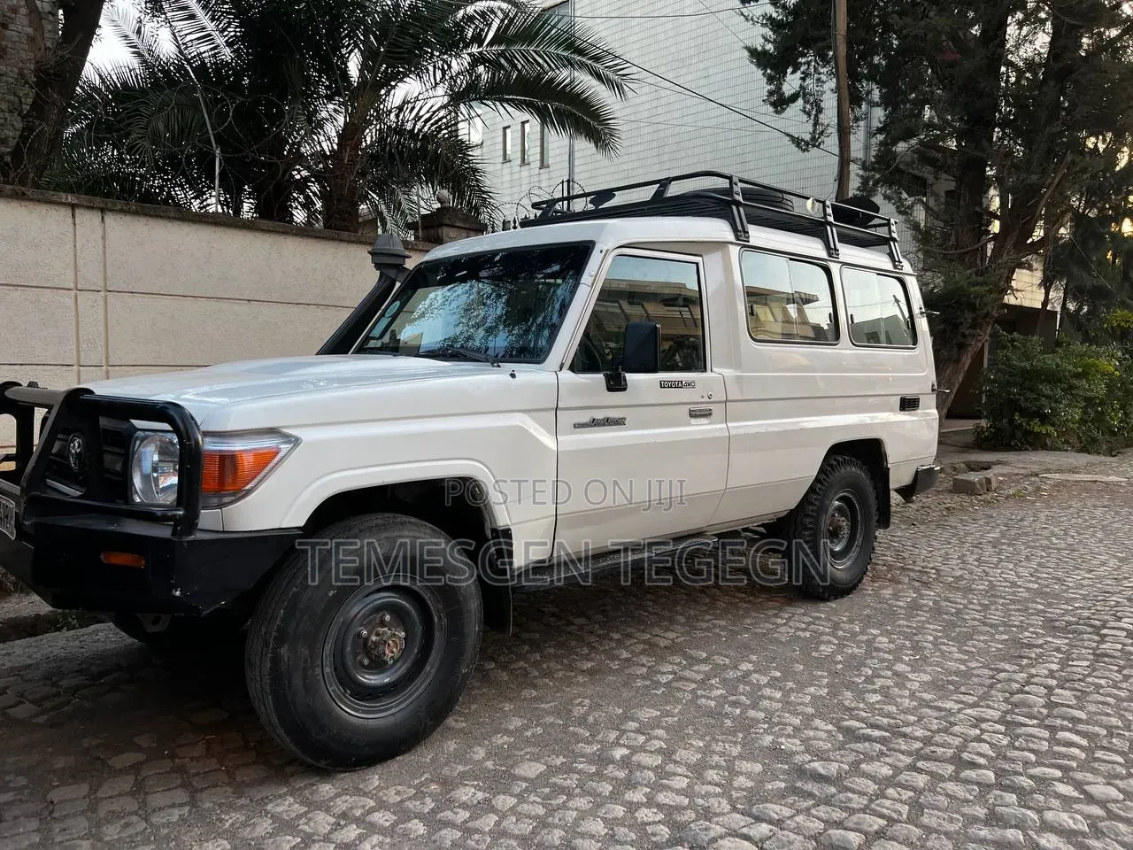 Toyota Land Cruiser 2011 White