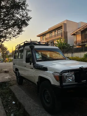 Toyota Land Cruiser 2011 White