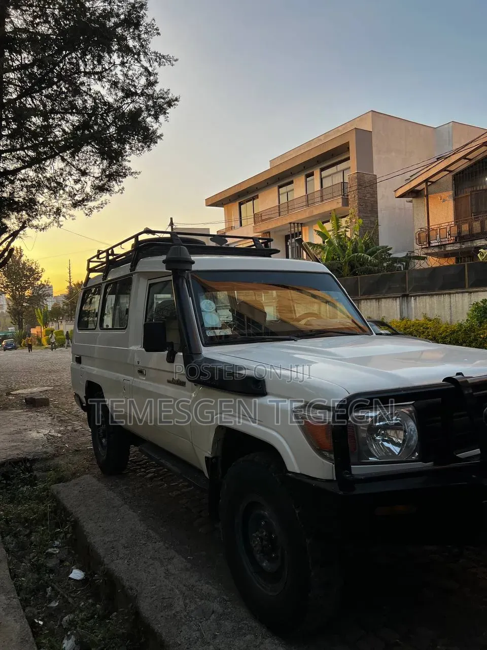 Toyota Land Cruiser 2011 White