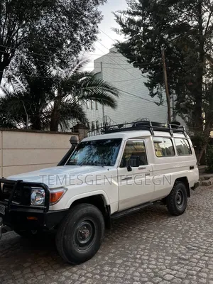 Toyota Land Cruiser 2011 White