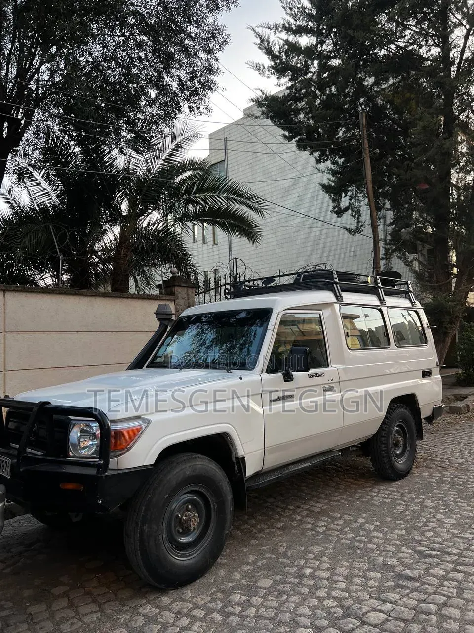 Toyota Land Cruiser 2011 White