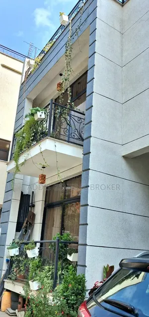 8bdrm House in Sumit 72, Bole for sale