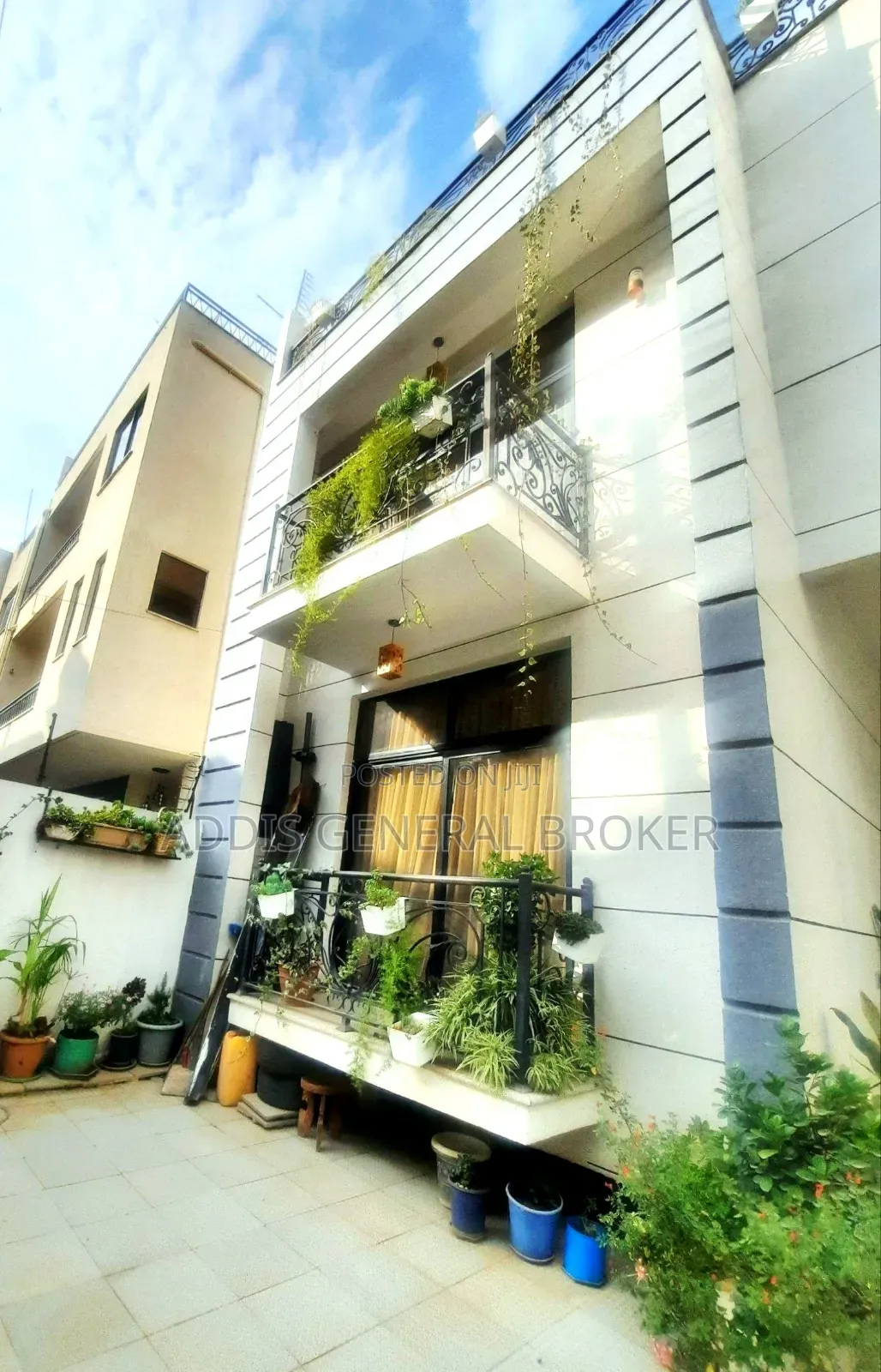 8bdrm House in Sumit 72, Bole for sale