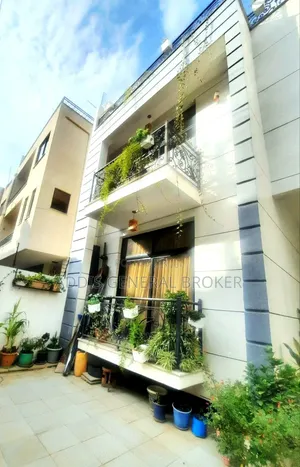 8bdrm House in Sumit 72, Bole for sale