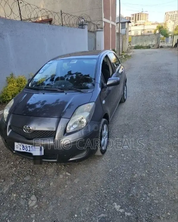 Toyota Yaris 2011 Black
