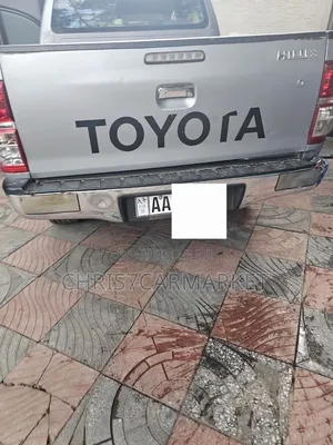 Toyota Hilux 3.0 D-4D 4x4 2015 Silver