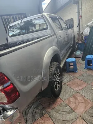 Toyota Hilux 3.0 D-4D 4x4 2015 Silver