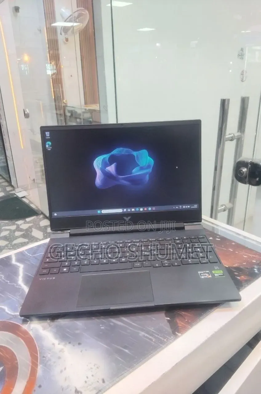 New Laptop HP Victus 16 16GB AMD Ryzen 5 SSD 512GB