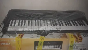Yamaha E273 Piano