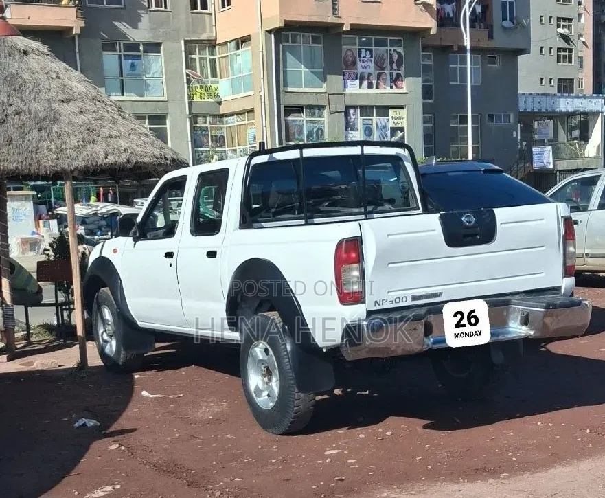 Nissan NP300 2012 White