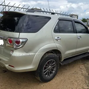 Toyota Fortuner 2013 Gold