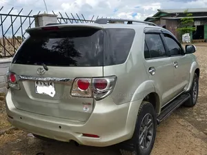 Toyota Fortuner 2013 Gold