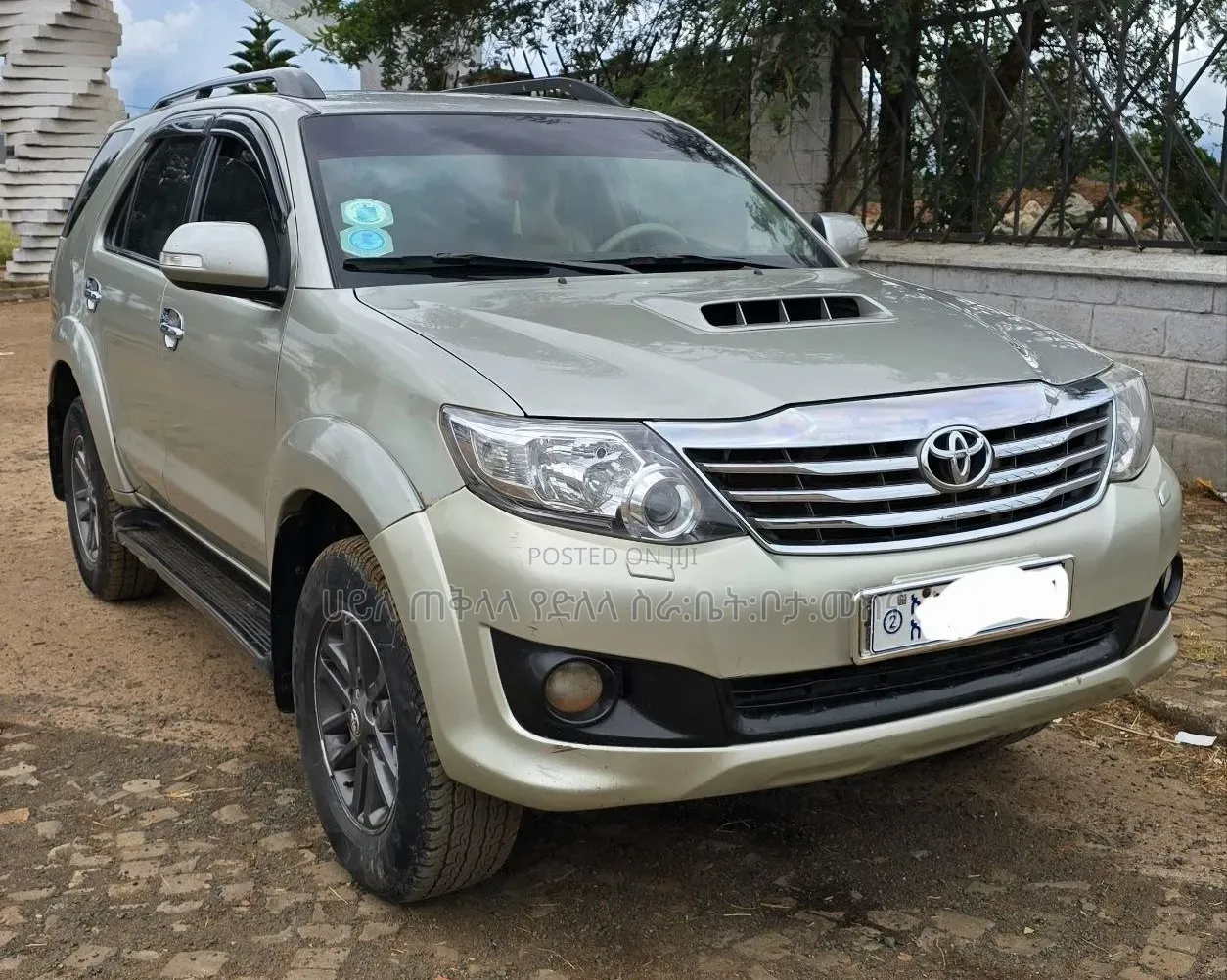 Toyota Fortuner 2013 Gold