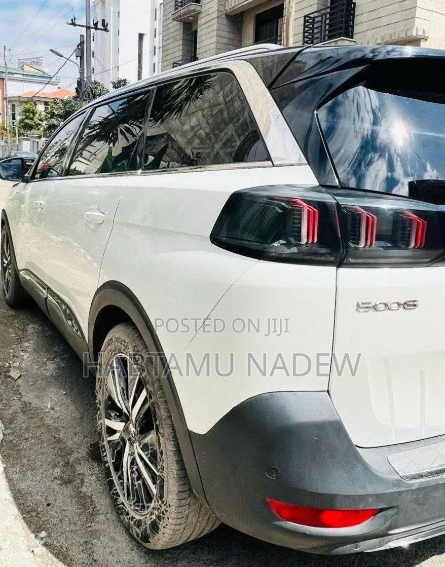 Peugeot 5008 2021 White