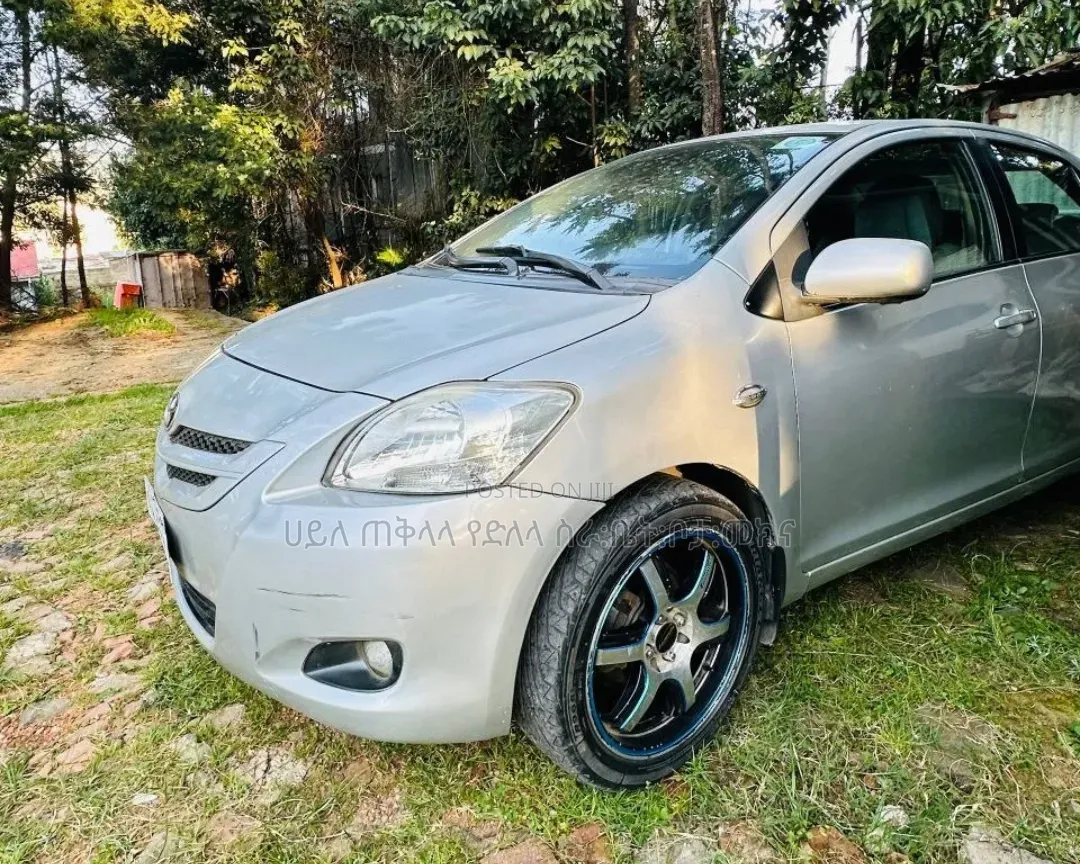 Toyota Yaris 2006 Purple